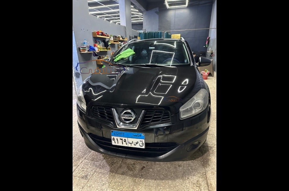 Qashqai Nissan أسود