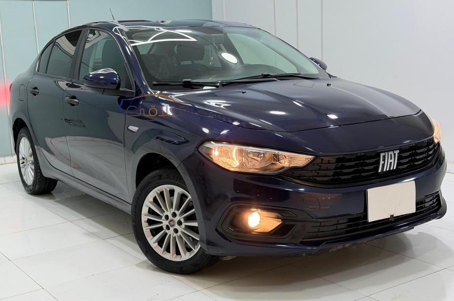Tipo Fiat الأزرق الداكن