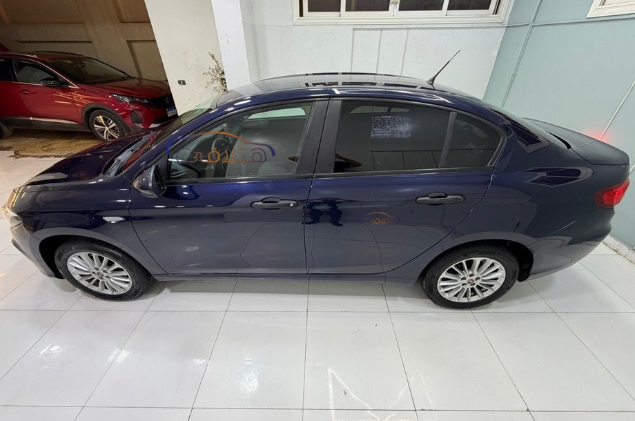 Tipo Fiat الأزرق الداكن
