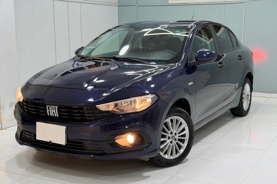 Tipo Fiat الأزرق الداكن