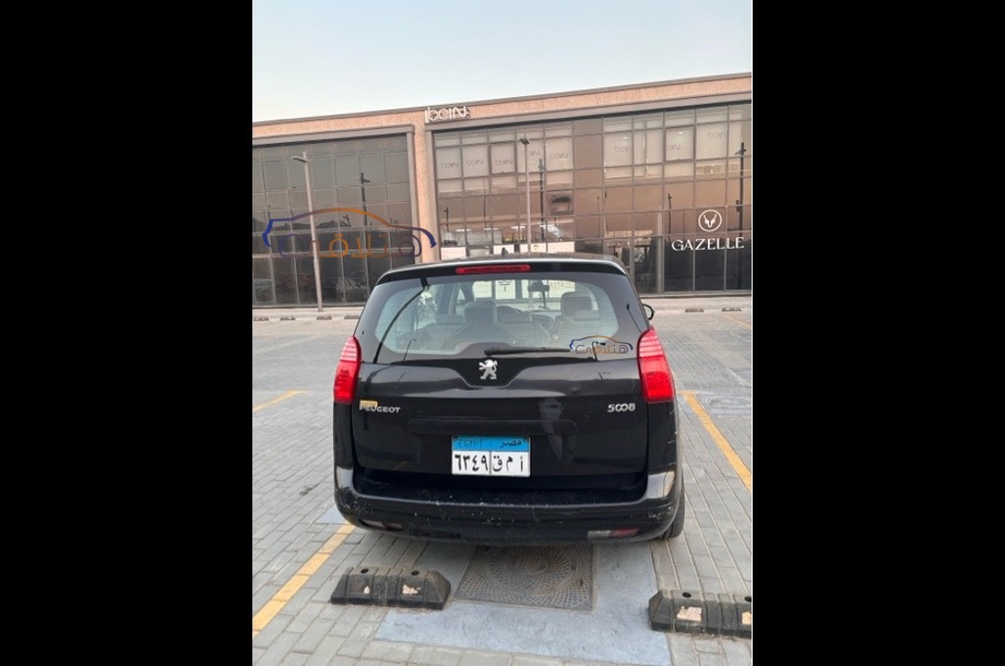 5008 Peugeot أسود