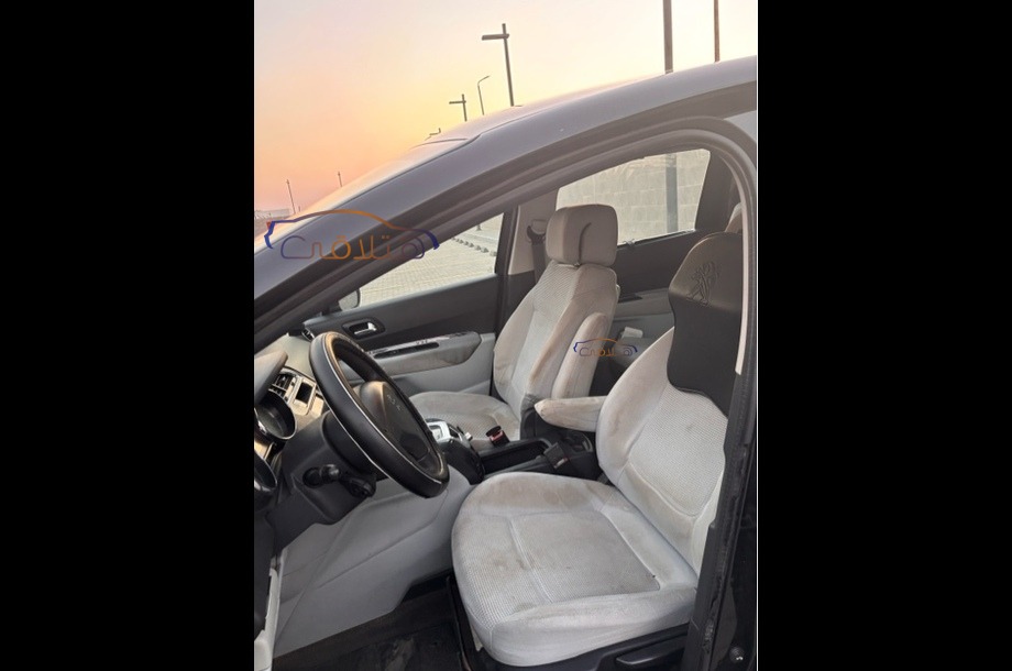 5008 Peugeot أسود