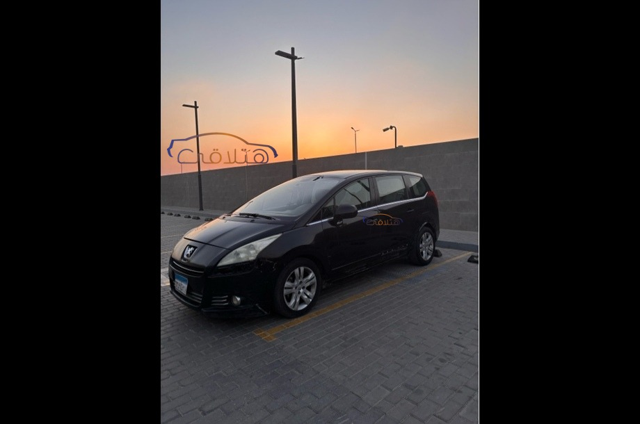 5008 Peugeot أسود