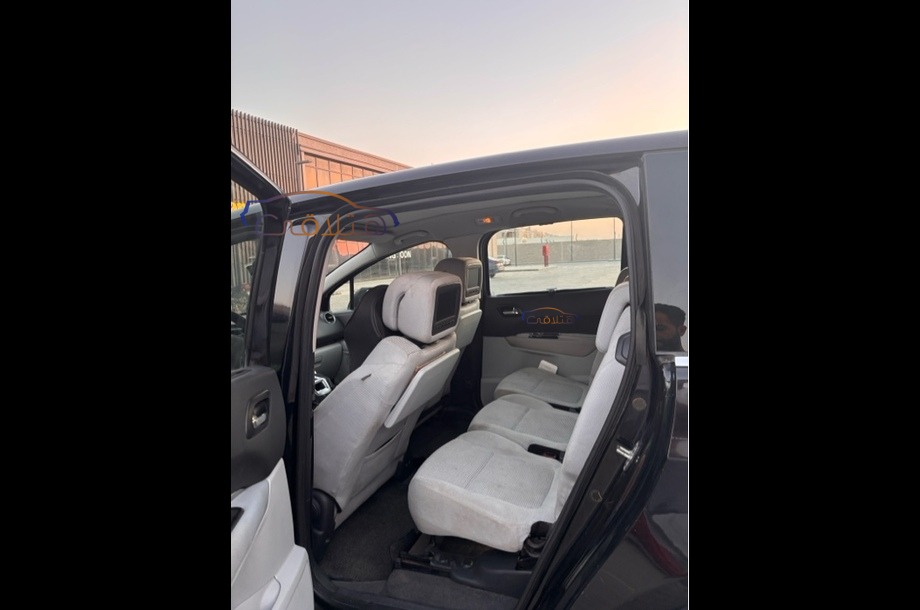 5008 Peugeot أسود