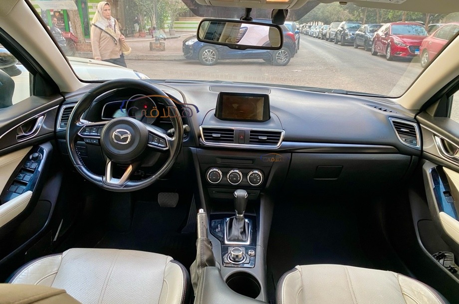 Mazda 3 Mazda الأزرق الداكن