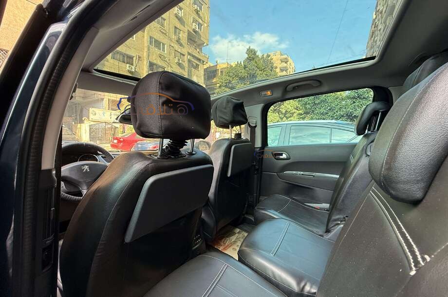 5008 Peugeot الأزرق الداكن