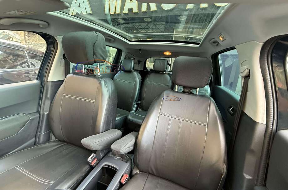 5008 Peugeot الأزرق الداكن