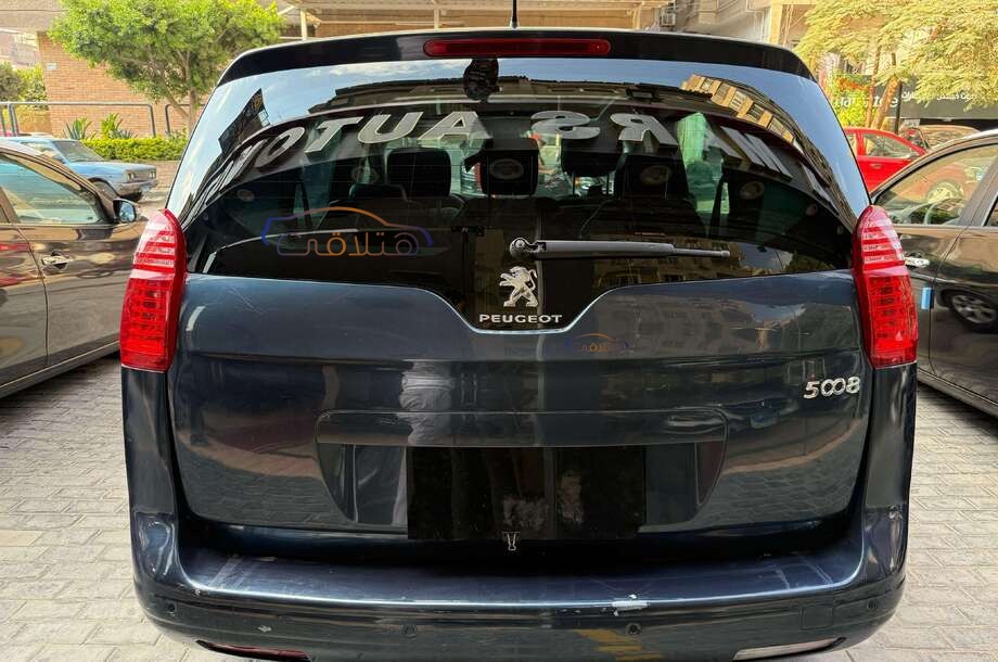 5008 Peugeot الأزرق الداكن
