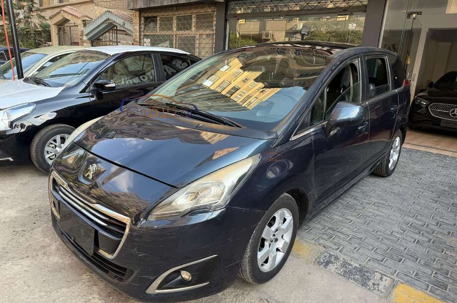 5008 Peugeot الأزرق الداكن