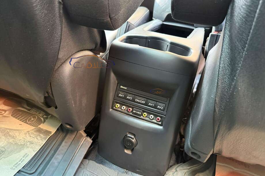 5008 Peugeot الأزرق الداكن