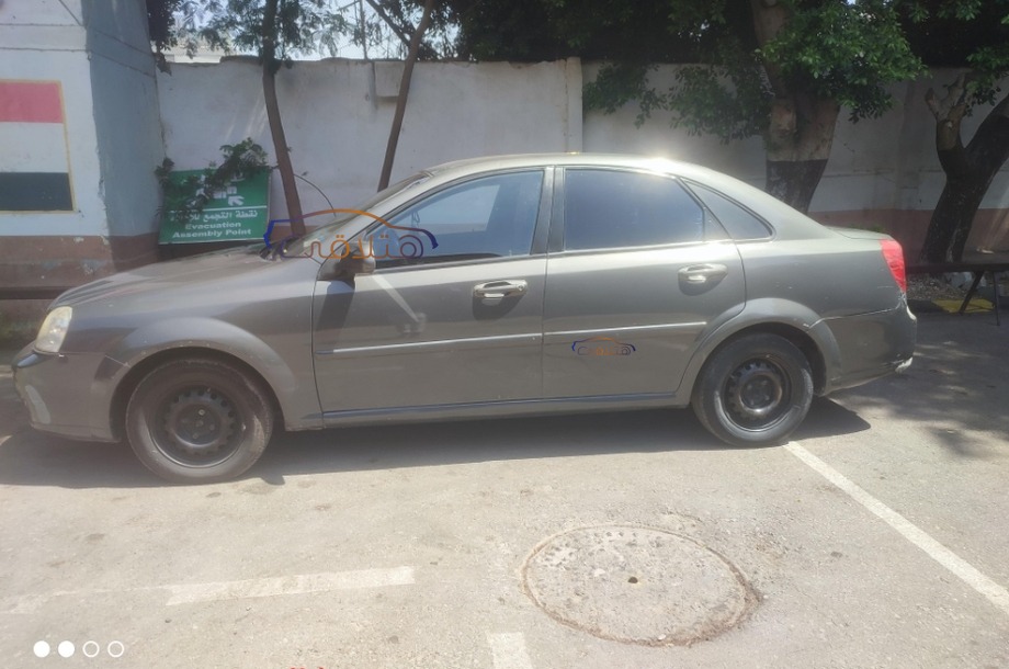 Optra Chevrolet رمادي