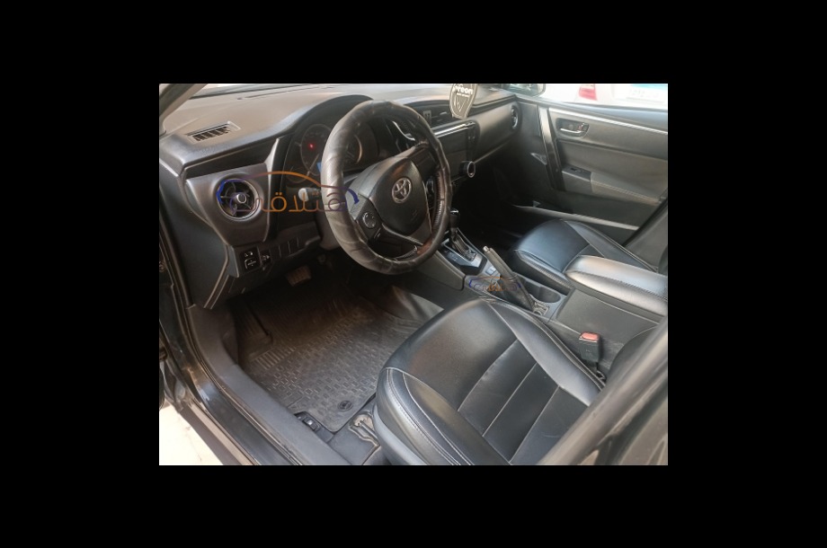 Corolla Toyota أسود