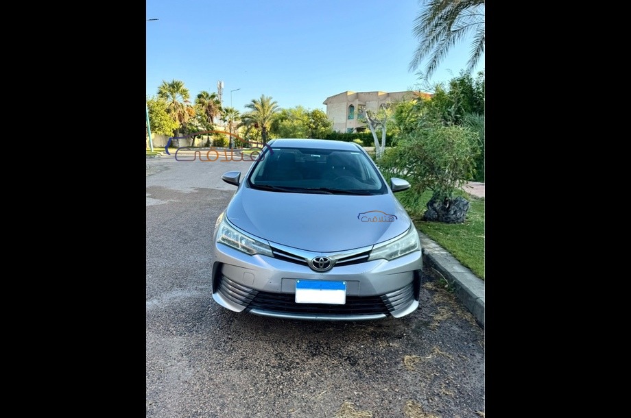 Corolla Toyota فضي