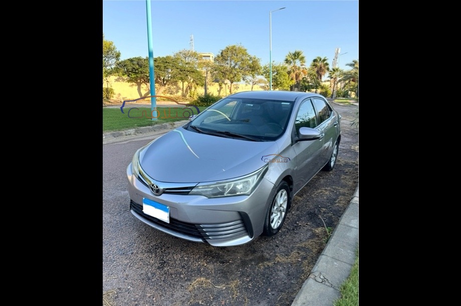 Corolla Toyota فضي