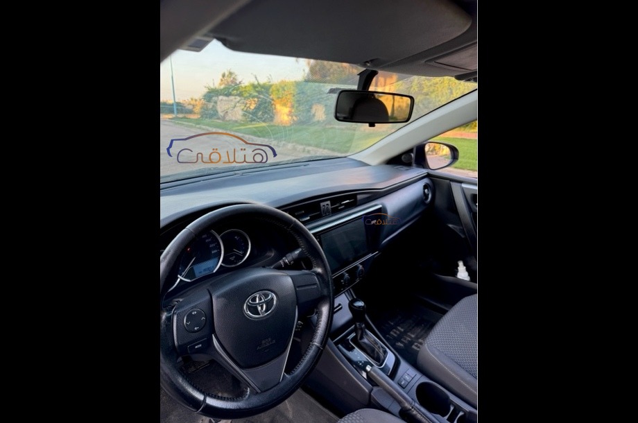 Corolla Toyota فضي