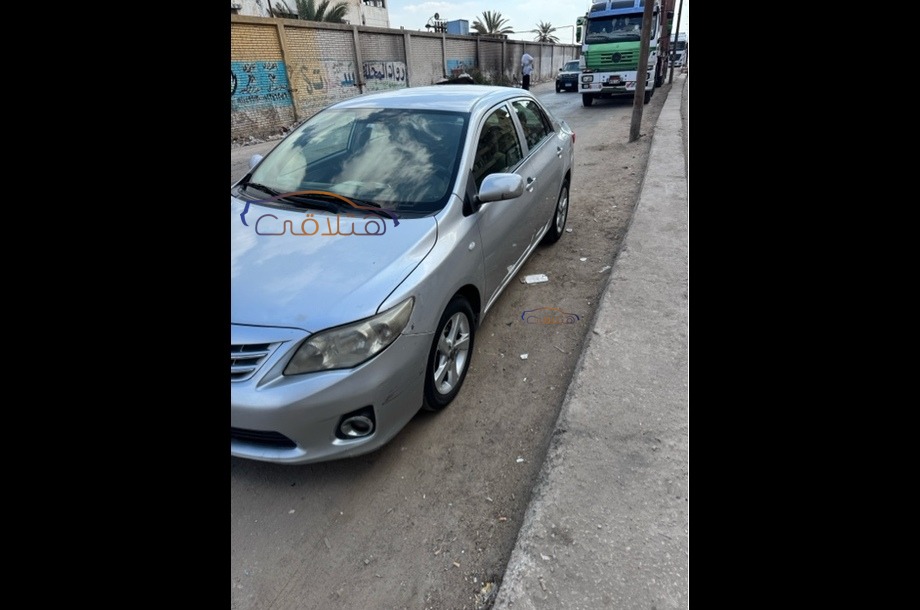 Corolla Toyota فضي