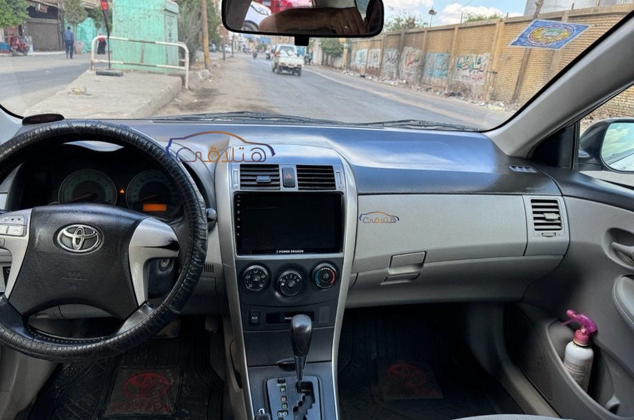 Corolla Toyota فضي