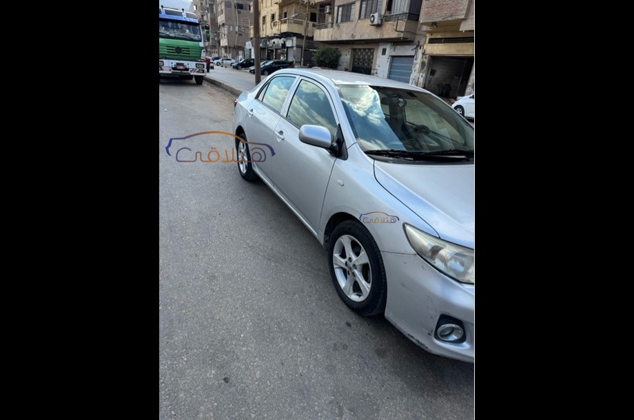 Corolla Toyota فضي