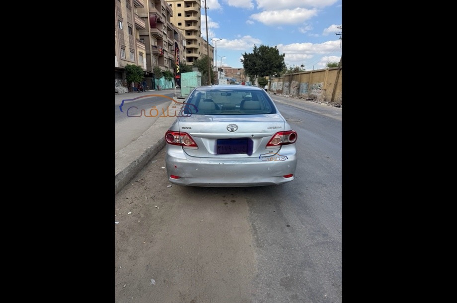 Corolla Toyota فضي
