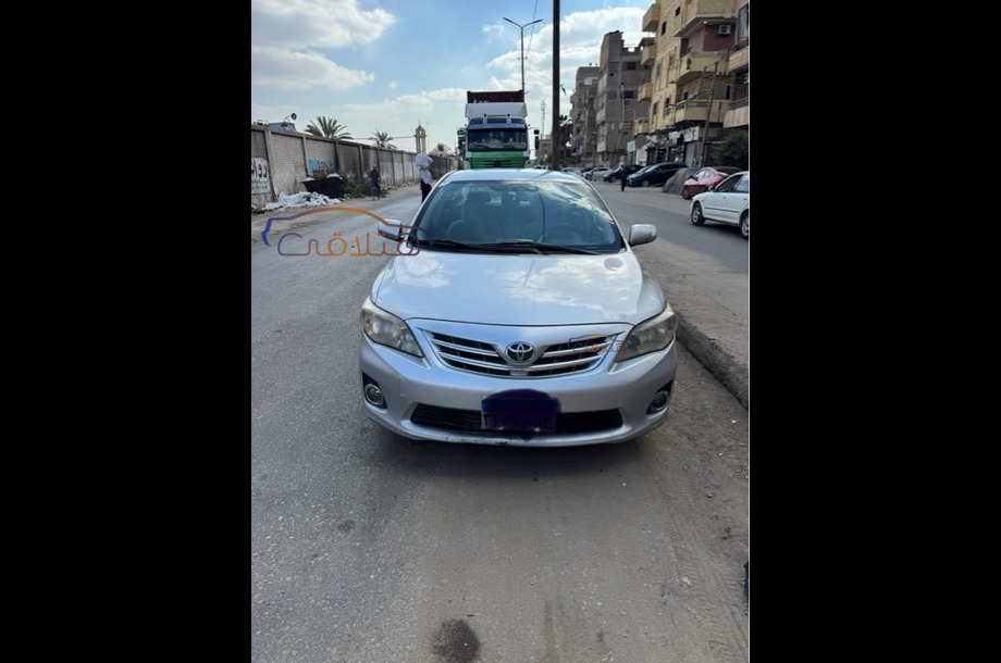 Corolla Toyota فضي