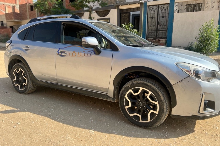 XV Subaru فضي