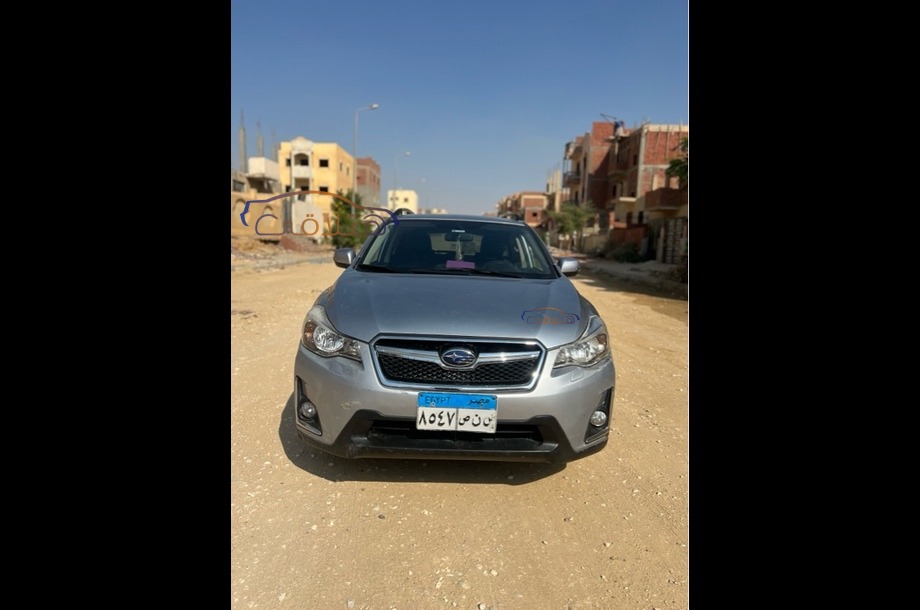 XV Subaru فضي