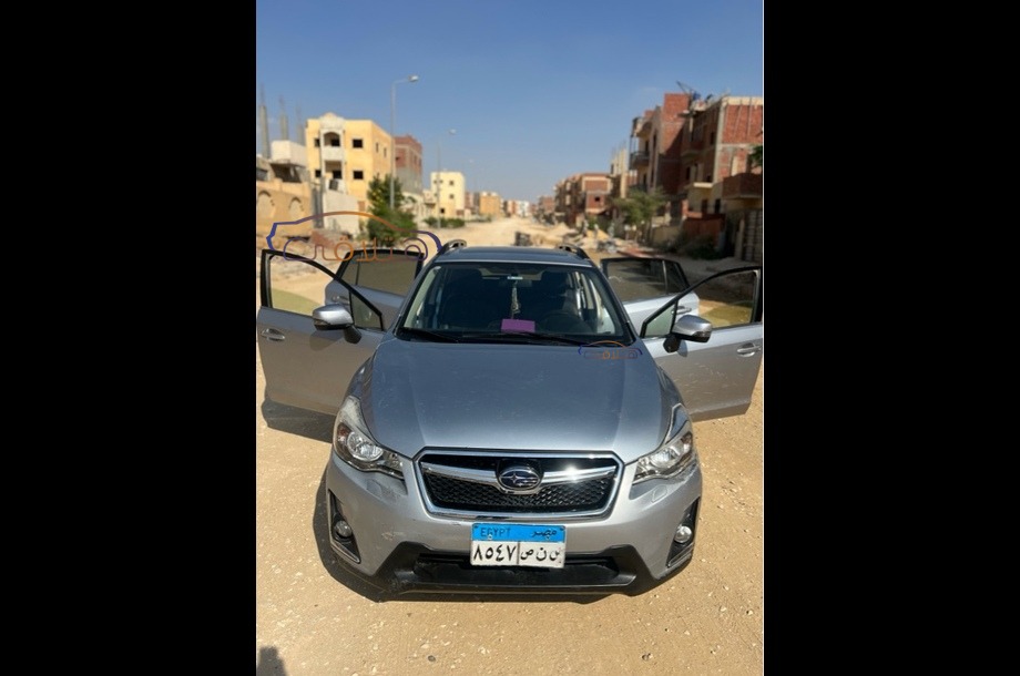 XV Subaru فضي