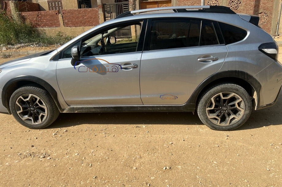 XV Subaru فضي