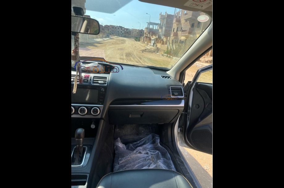 XV Subaru فضي