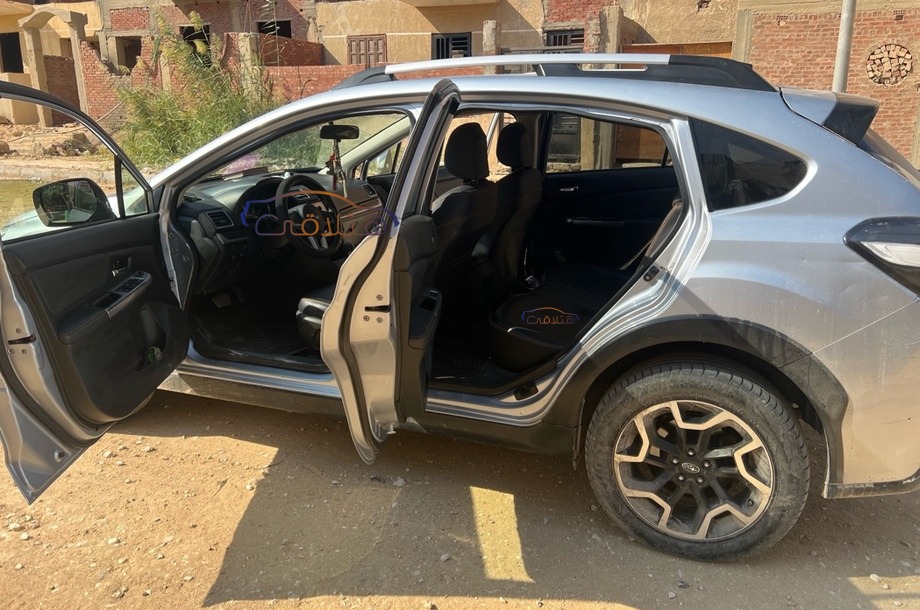 XV Subaru فضي