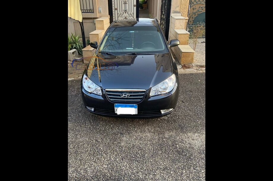 Elantra Hyundai أسود