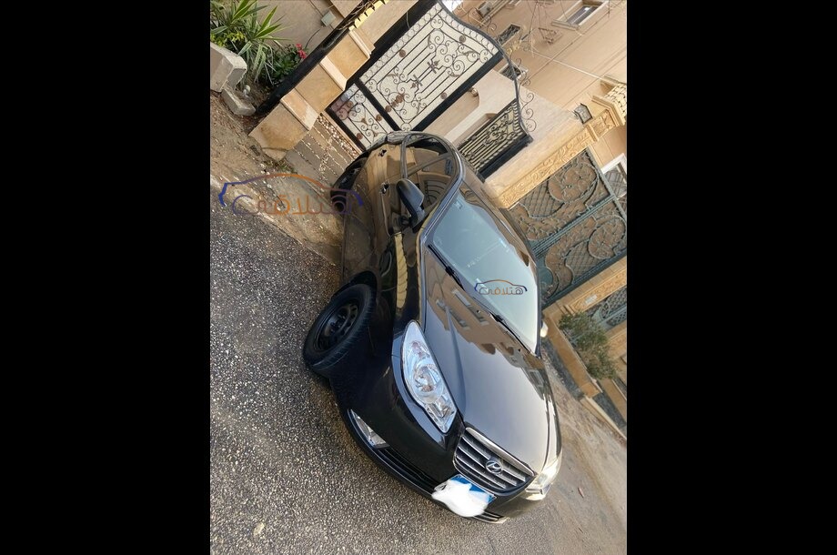 Elantra Hyundai أسود