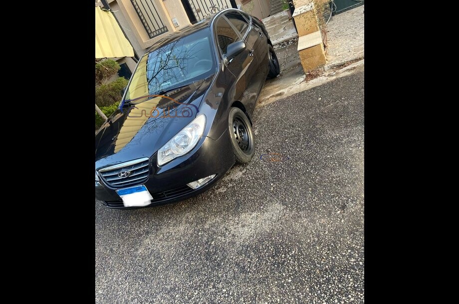 Elantra Hyundai أسود