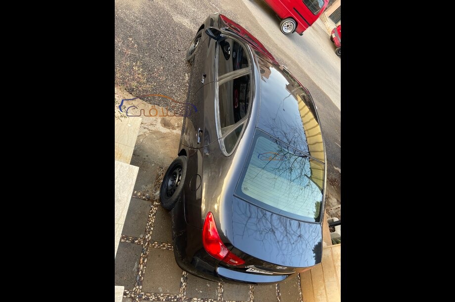 Elantra Hyundai أسود