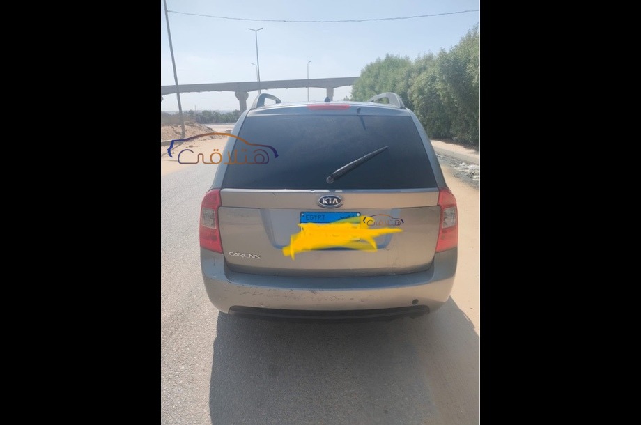 Carens Kia فضي