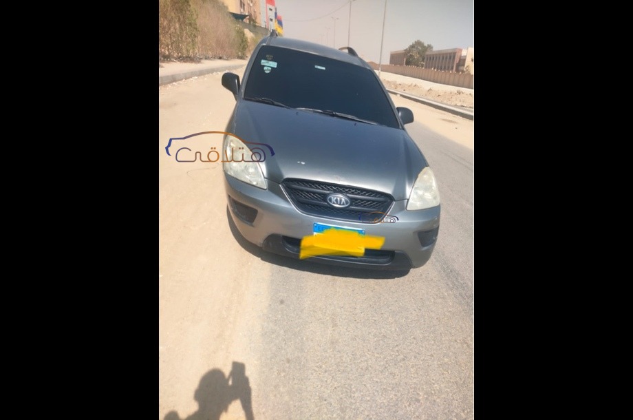Carens Kia فضي