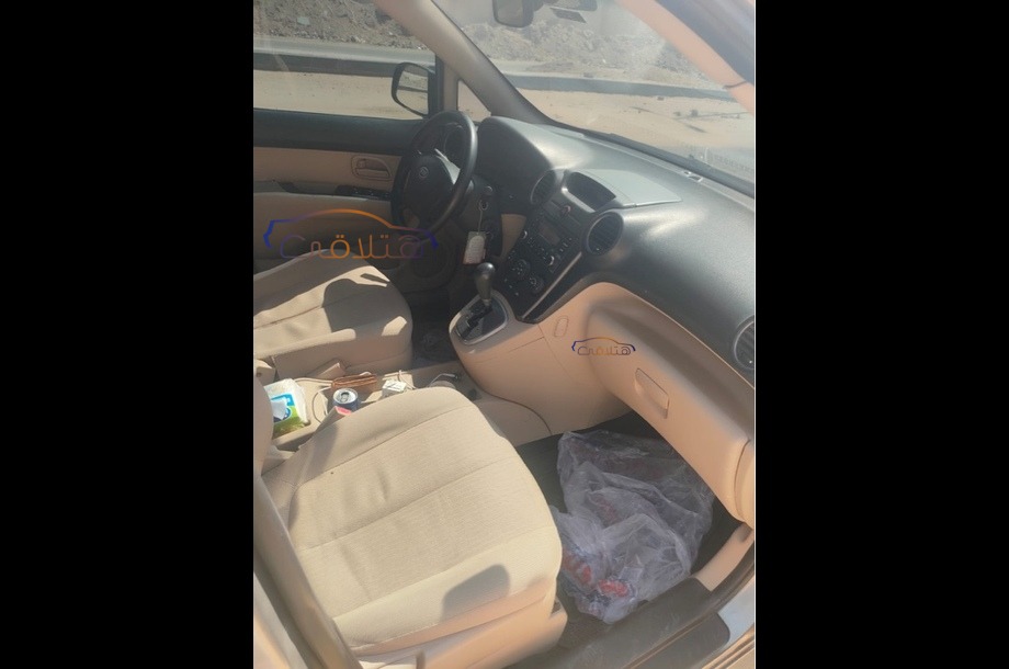 Carens Kia فضي