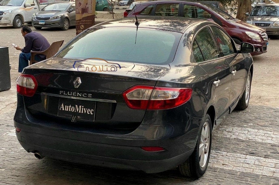 Fluence Renault رمادي