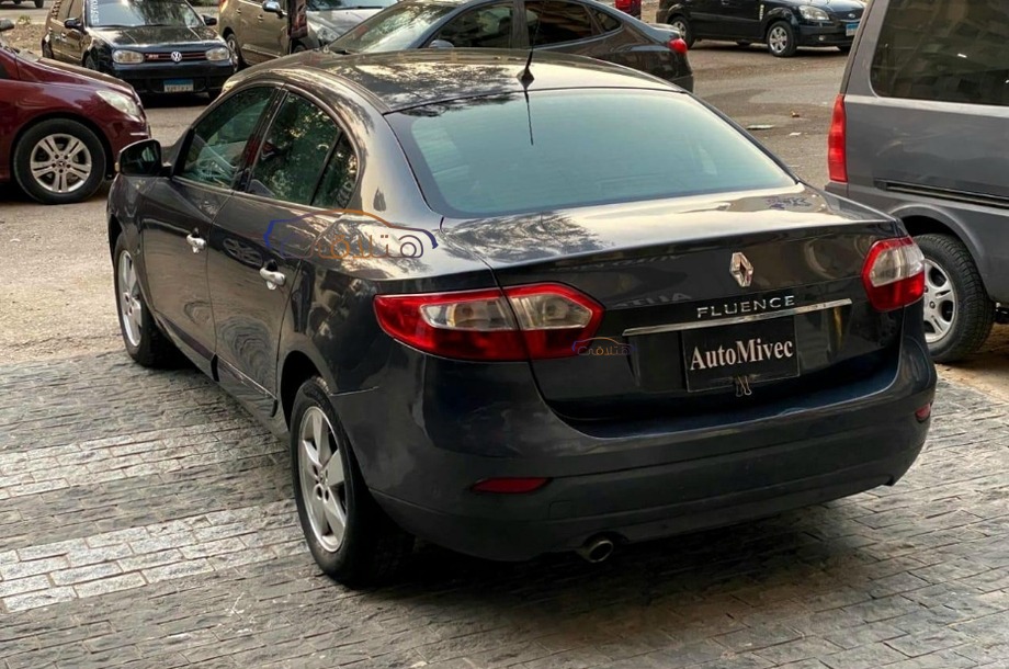 Fluence Renault رمادي