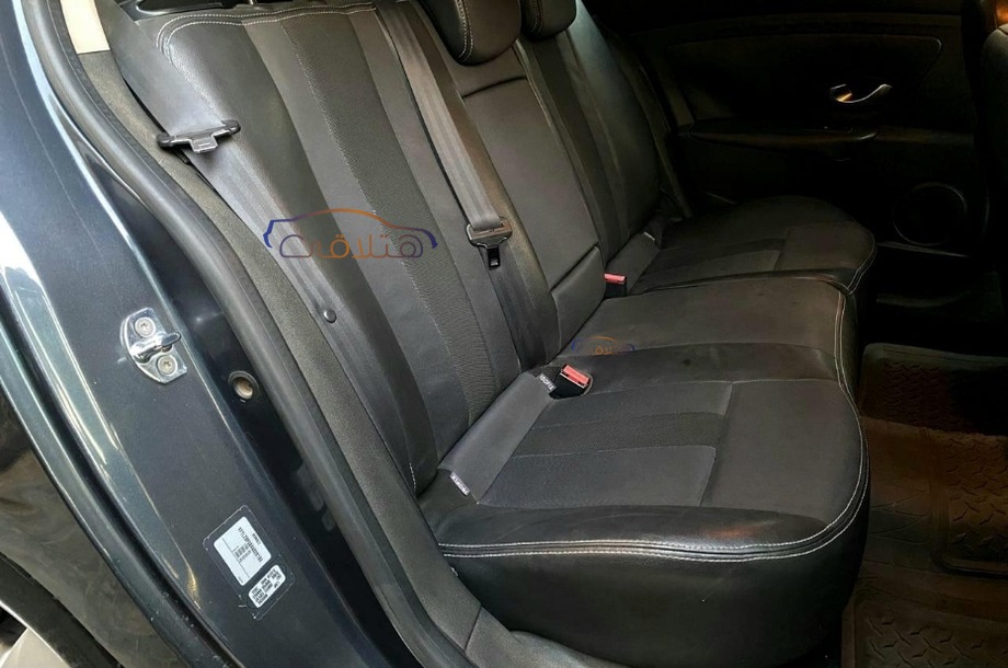 Fluence Renault رمادي