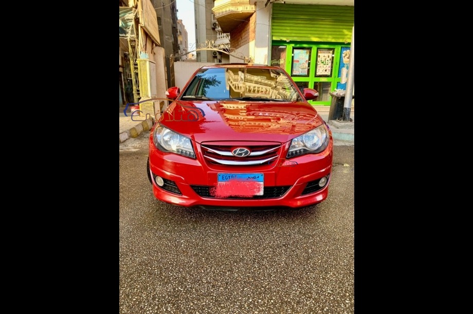 Elantra HD Hyundai احمر