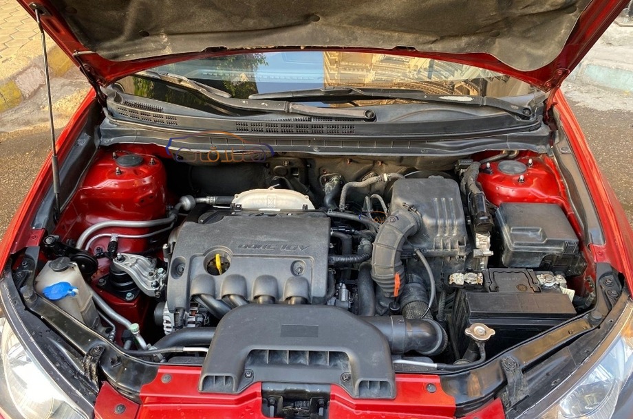 Elantra HD Hyundai احمر