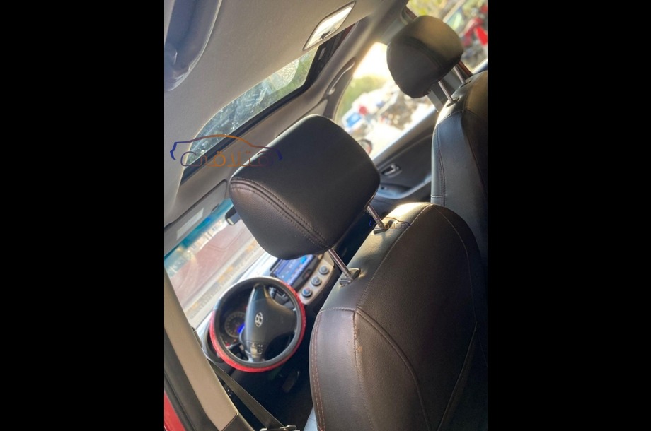Elantra HD Hyundai احمر