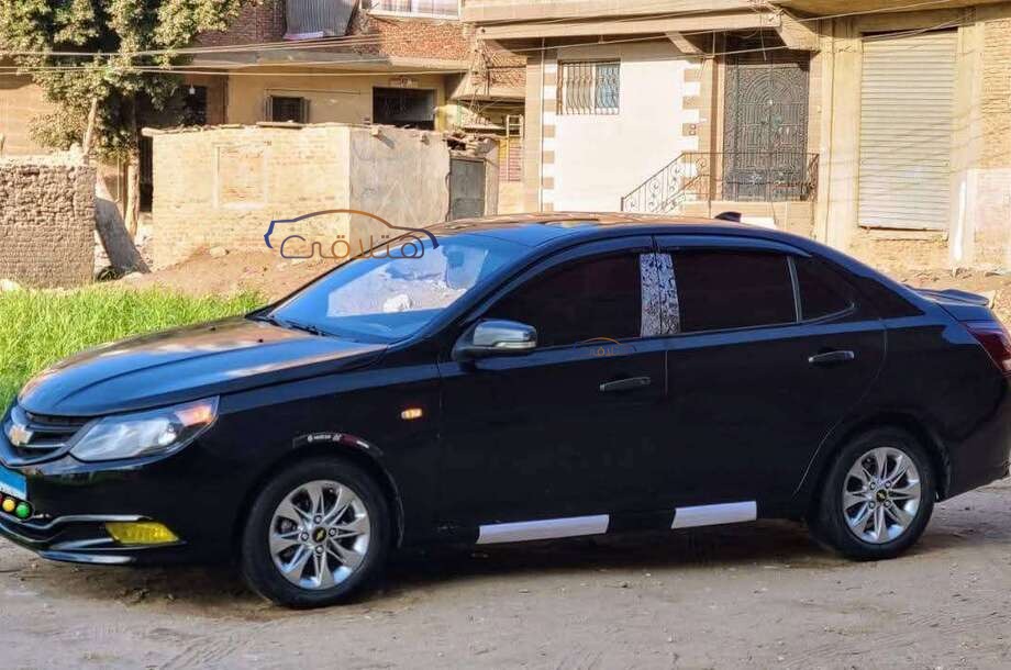 Optra Chevrolet أسود