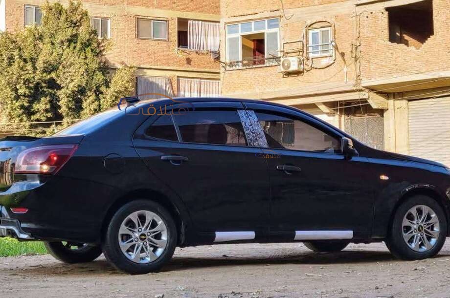 Optra Chevrolet أسود