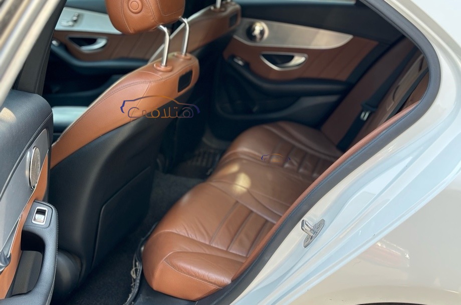 C 180 Mercedes أبيض