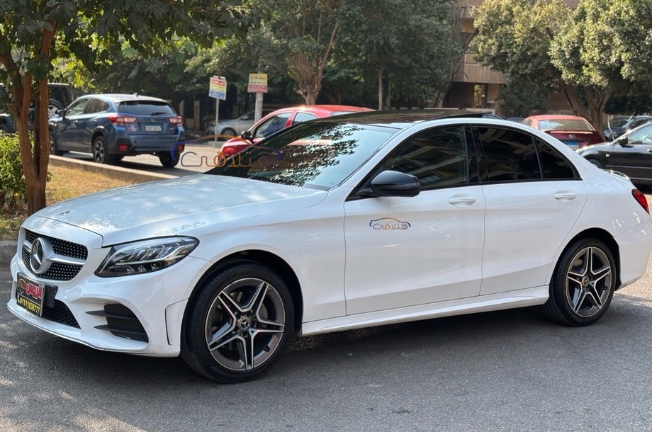 C 180 Mercedes أبيض