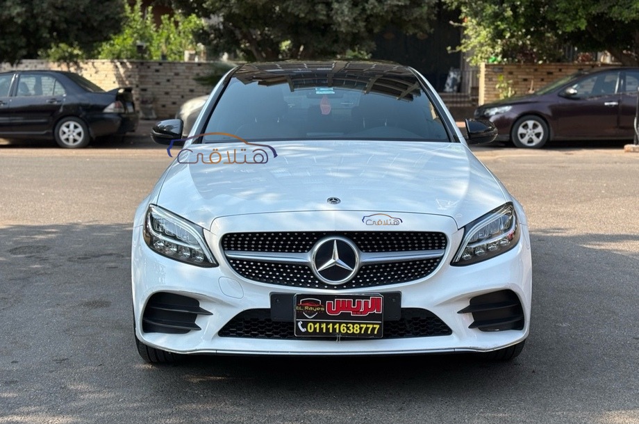 C 180 Mercedes أبيض