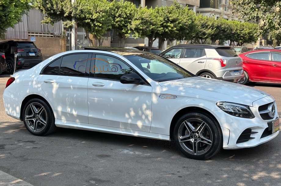 C 180 Mercedes أبيض