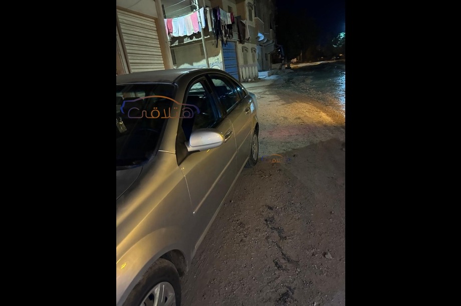 Optra Chevrolet فضي